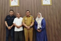 Bupati Deliserdang foto bersama dengan Redaksi SSOL di Kantor Bupati Deli Serdang, Selasa, 8/772025