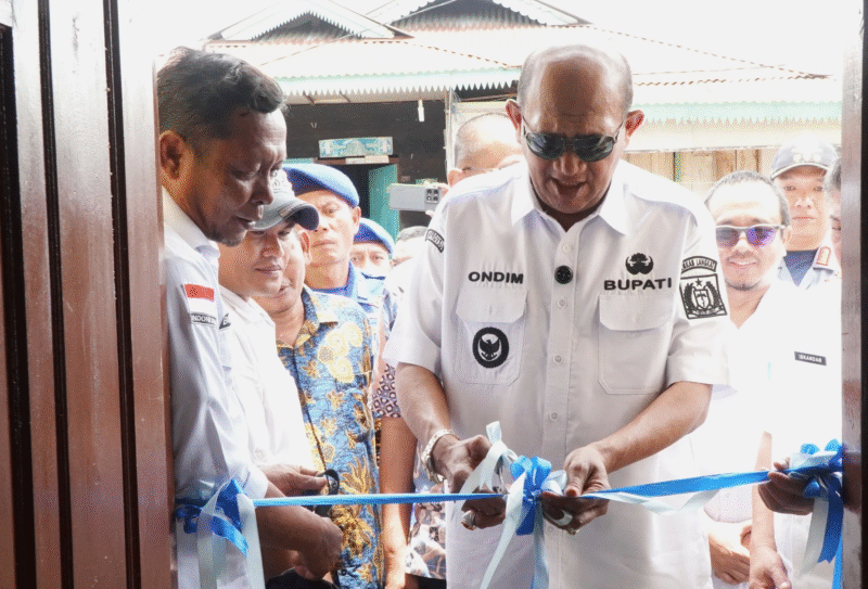 Bupati Langkat serahkan kunci rumah warga yang telah direnovasi