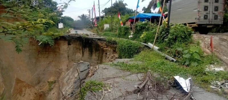 Kondisi jalan lintas Mandoge
