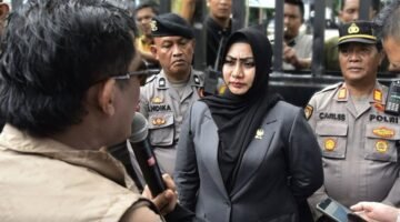 Puluhan Massa, Demo DPRD Medan, Minta Urusan PBG Dibereskan