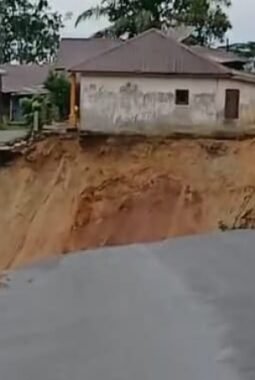 Desa Simaninggir Sitahuis Tapteng Terisolir