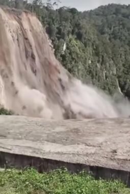 Debit Sungai Aek Sirahar Meluap, Banjir Susulan Masuki Pemukiman Warga Barus Tapteng