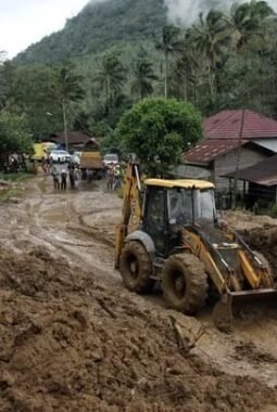 Bencana Tapteng, Dinas PUPR Kerahkan Alat Berat Pulihkan Akses