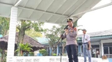 Kapolsek Delitua Pimpinan Upacara Bendera di SMAN 13 Medan