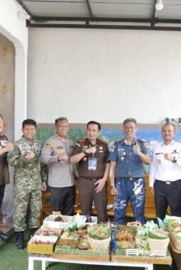 Wali Kota Bersama Forkopimda Tanjungbalai Kompak Beri Kejutan di HUT Ke-43 Dan Lanal TBA, Letkol Laut (P) Agung Dwi Handoko