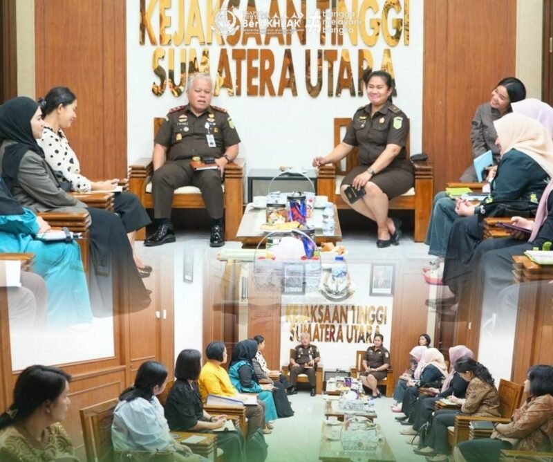 Kepala Kejaksaan Tinggi Sumatera Utara Dr.Harli Siregar, SH.,M.Hum.Terima Audensi Ketua Ikatan Adyhaksa Dharma karini wilayah Sumatera Utara Ny.Tiurmaida Harli Siregar bersama jajaran pengurus IAD