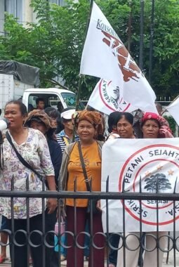 Puluhan Petani Demo Kantor Bupati Simalungun Minta Dilibatkan Dalam Program Ketahanan Pangan Ex Lahan Goodyear