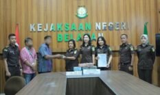 Mantan Kepala SMAN 19 Medan Serahkan UP Rp500 Juta Kasus Korupsi Dana BOS