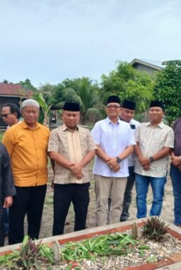 Tokoh Nasional ,Ziarah ke Makam Julham Effendi, Pencetus ” Energi of Harmoni”