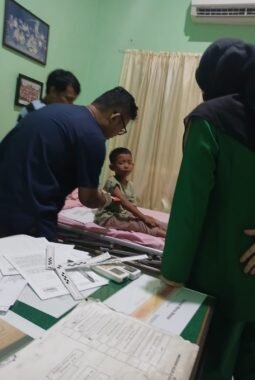 Puluhan OTK Bermotor, Serang Rumah Pengacara Acil Lubis SH