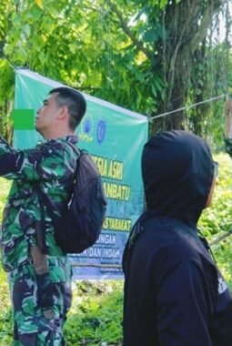 TNI dan Warga Gotong Royong Bersihkan Kota Labuhanbatu