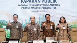 Foto Dari Kiri ke Kanan:
Direktur Corporate Banking Bank Mandiri M. Rizaldi,
Direktur Utama Bank Mandiri Riduan,
(P) Direktur Finance & Strategy Bank Mandiri Novita Widya Anggraini, Wakil Direktur Utama Bank Mandiri Henry Panjaitan