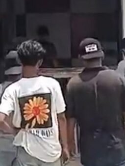 Warga Blokir Akses Kantor Camat di Tapteng gegara Bantuan Bencana