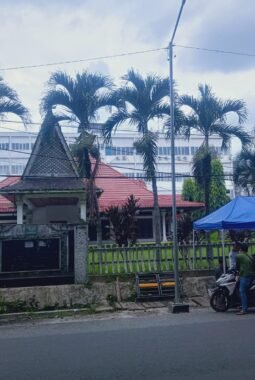 Megah Tapi Ditelan Semak; Eks Rumah Dinas Bupati Simalungun di H Adam Malik Siantar Mangkrak