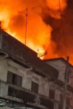 Kebakaran Gegerkan Pasar Dwikora Parluasan Pematangsiantar, Damkar Masih Lakukan Pemadaman