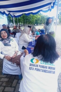 Ratusan Ibu Serbu GPM Siantar; Minyak Rp 29 Ribu, Telur Rp48 Ribu/Papan Jelang Idul Adha