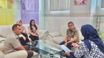 Percepat Pembayaran PBB, Kepala UPT V Bapenda Medan Sambangi Wajib Pajak