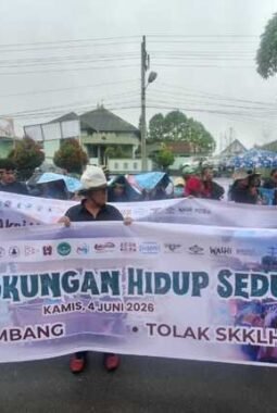 Warga Dairi Demo Izin Lingkungan Siluman PT DPM