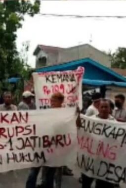 Ratusan Mahasiswa & Warga Desak Polresta Deli Serdang Percepat Usut Dugaan Korupsi APBDesa Sidoarjo I