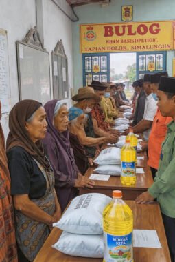 Bulog Pematangsiantar Salurkan Bansos Sembako Jan–Juni 2026 di Tapian Dolok