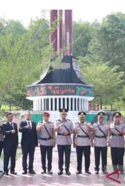 Kapolres Tapsel Pimpin Ziarah ke TMP Sipirok, Refleksi Pengabdian Jelang Hari Bhayangkara ke-80
