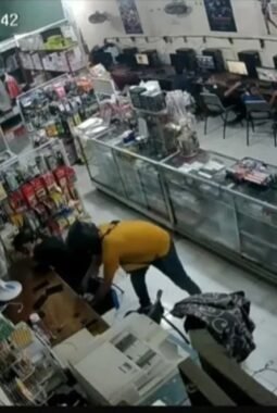 Perampok Bersenjata Tajam Gasak Uang BRI Link di Sei Rampah, Aksi Terekam CCTV
