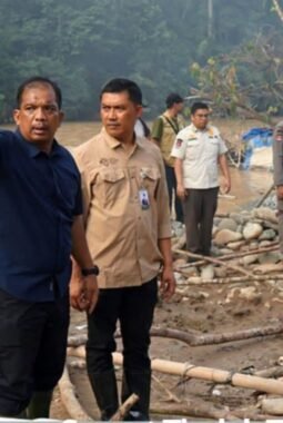 Tim Terpadu Pemprovsu  Tindak PETI Di Sungai Batang Gadis, Alat Dihancurkan, Pelaku Kabur Ke Hutan