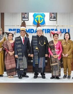 Wali Kota Wesly Silalahi Lantik Dirtek Tirtauli Masa Jabatan 2026-2031 dengan Balutan Ulos Simalungun