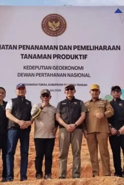 DPN Bersama Bupati Tapteng Tanam Pohon, Upaya Pemulihan Pascabencana