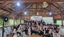 Keterangan foto : Mahasiswa FKIP Universitas Al Washliyah Medan bekerja sama dengan Penerbitan Erlangga menyelenggarakan seminar terkait fungsi san manfaat program AI, lokasi Oudbond Kebun Ladang Deliserdang..Foto/dokumen (Wina Wulandari)