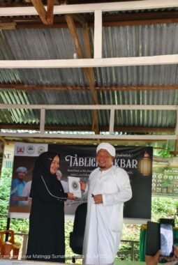 Majelis Taklim dan Dzikir Al Haura Sumut Serahkan Al-Qur’an Hingga Ke Pondok Pesantren Ma’had Anwarul Istiqomah Tapsel