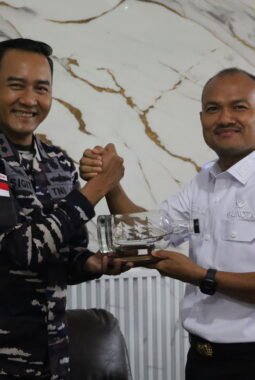 Wali Kota Tanjungbalai Terima Kunjungan dan Silaturahmi Dan Lanal TBA Letkol Laut (P) Sigit Ryanto