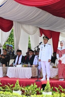 Jelang HUT RI, Kapolres Tanjungbalai Bersama Forkopimda Laksanakan Apel Kehormatan dan Malam Renungan Suci di Taman Makam Pahlawan