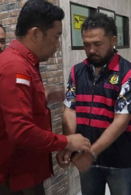 Tersangka Korupsi Penembangan Kayu Siosar Menyerahkan Diri