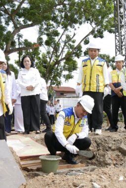 Walikota Mahyaruddin Salim Letakkan Batu Pertama Rehab Gedung RSUD dr Tengku Mansyur Tanjungbalai