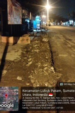 Dikerjakan Dini Hari, Pekerjaan Proyek Bahu Jalan di Kelurahan Cemara Lubuk Pakam di Duga Tanpa Papan Informasi