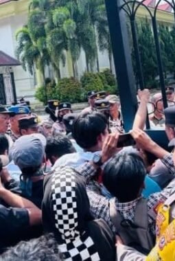 Massa GAMPERA Demo DPRD Pematangsiantar, Desak Dugaan Ijazah Palsu Anggota DPRD Diusut