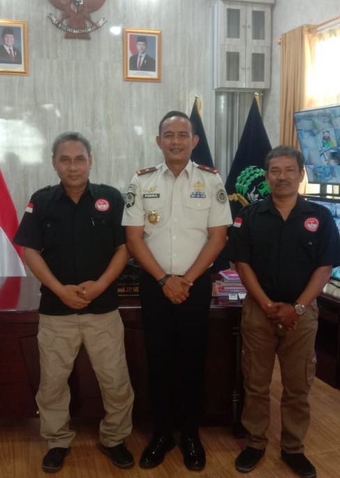 Foto : dari kiri ke kanan Datok Arifin (Ketua FPII Sumut), Fonika Affandi, Amd.IP,SH.MH (Kalapas), Rudi Swaren (sekretaris FPII Sumut 