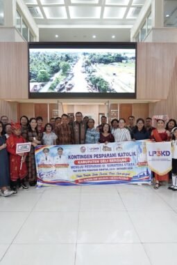 Asri Ludin Tambunan Lepas Kontingen Pesparani Katolik Deli Serdang ke Pematang Siantar