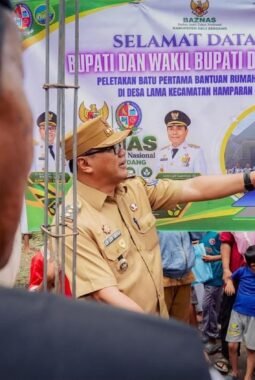 Bupati Deli Serdang Letakkan Batu Pertama Pembangunan Rumah Layak Huni untuk Hamdani Warga Desil 1 di Hamparan Perak