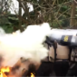 Foto : Aksi Tim Personil Polsek Belawan disaat menahan serangan bom molotov dari penggarap. 