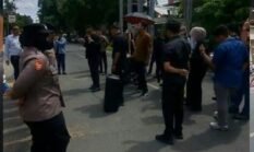 Bawa Peti Mati ke Polrestabes Medan, Keluarga Winda Tuntut Autopsi Ulang