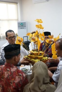 Wali Kota Tanjungbalai Lepas 6 Putra-Putri Kuliah ke Al-Azhar Kairo dengan Tradisi Upah-Upah