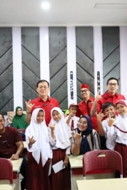 Anggota DPRD Sumut, Santuni Siswa Korban Keracunan MBG, Desak Evaluasi Menyeluruh Program MBG