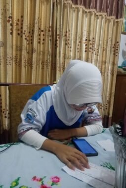 Kabut Asap Selimuti Sumut, Siswa SMA Belajar Daring Minta Bantuan Laptop