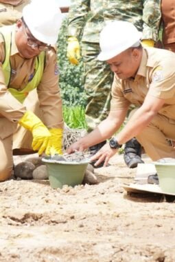 Asisten III Pemkab Deli Serdang Letakkan Batu Pertama Pembangunan Kampung Nelayan Merah Putih di Pantai Labu