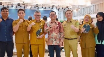 Rico Waas Raih Penghargaan Achievement Person KI Sumut Award 2026