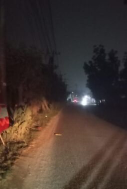 Camat Patumbak Dinilai Tutup Mata, Jalan Pertahanan Gelap Gulita dan Berlubang Ancam Nyawa Warga