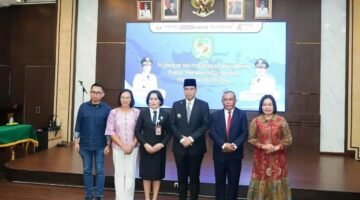 Rico Waas Lantik Erisda Hutasoit jadi Sekretaris DPRD